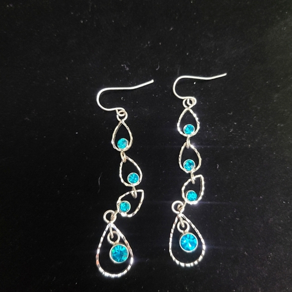 Elegant Silver Tone Blue Rhnistones Dangle Earrings - Picture 3 of 17